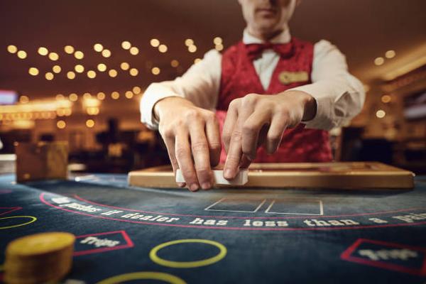 A Guide to Exploring Jackpot Features at an online casino Singapore Site